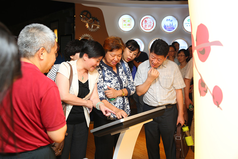 参观建邺区检察院警示教育基地——“综合预防”展厅