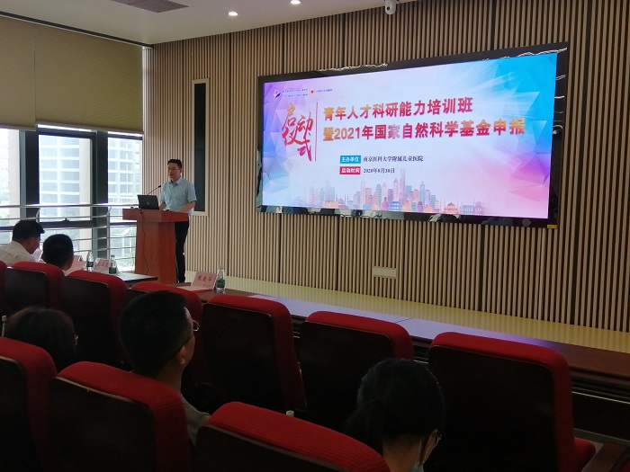 2.季勇.jpg 2.季勇.jpg