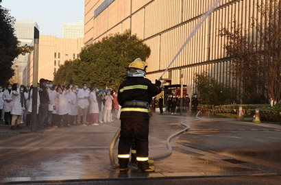 灭火.jpg 灭火.jpg