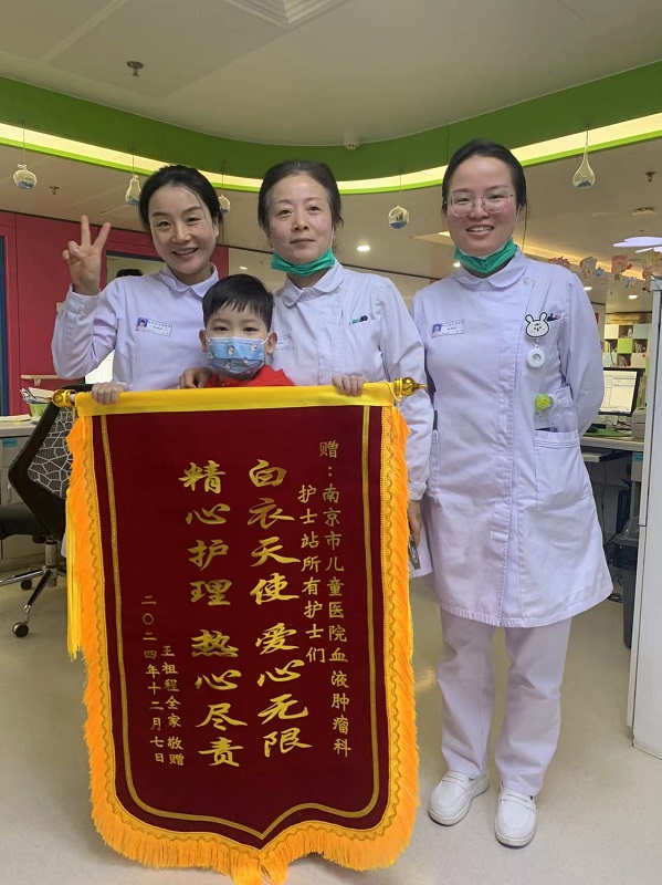 锦旗2412_血液科313 _全体护士.jpg