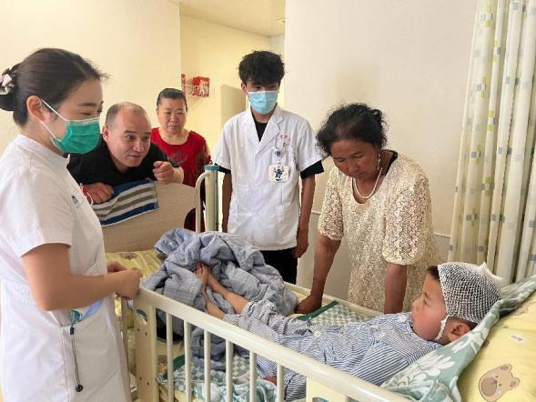 医路同行，  爱无疆界 ——记边疆孩童 “一站式” 医疗救护