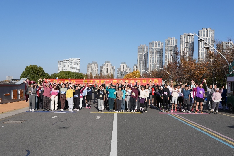 合影(1).jpg 合影(1).jpg