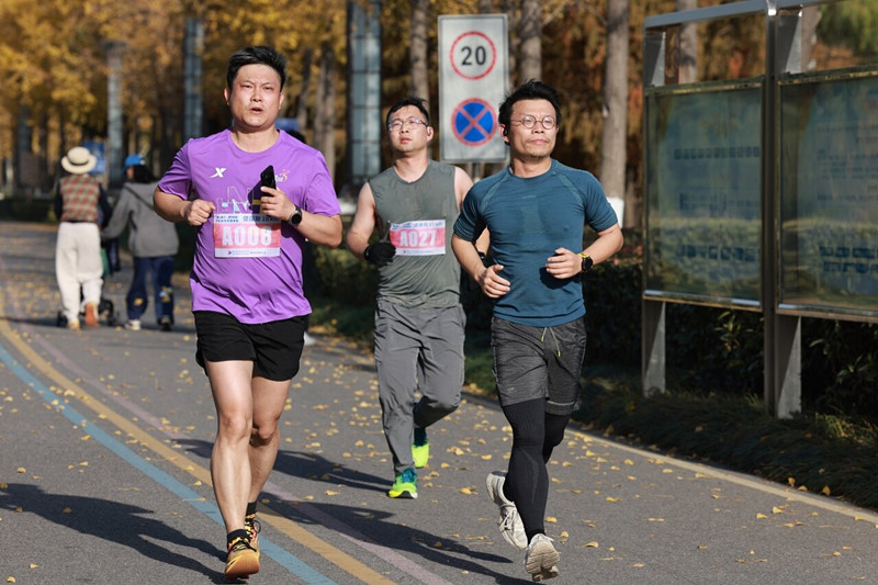 跑步2_副本.jpg 跑步2_副本.jpg